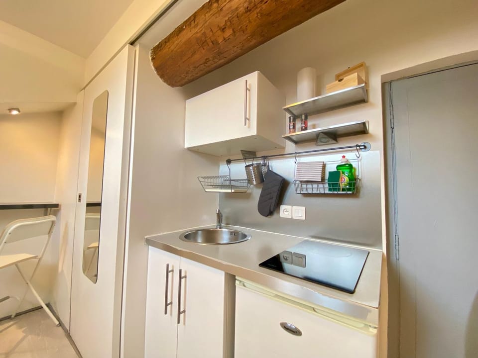 Kitchen or kitchenette