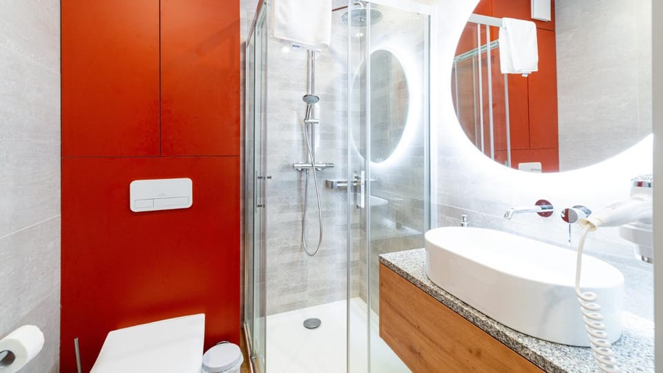 Shower, Toilet, Bathroom, heating, towels