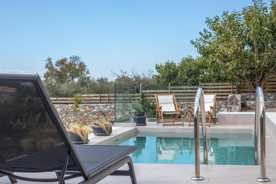 Patio, Swimming pool, Swimming pool, sunbed