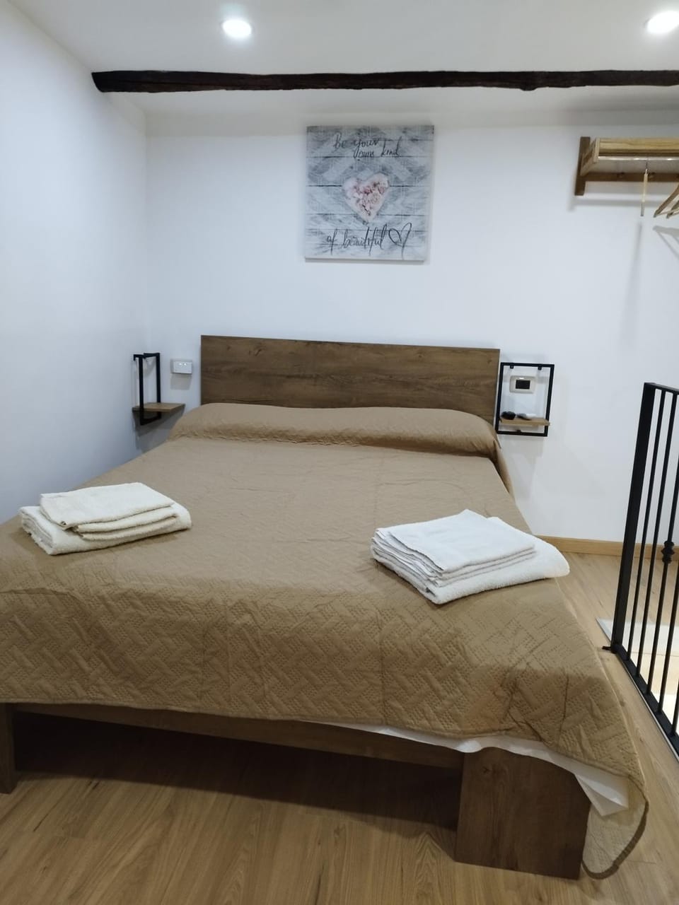 Bed, Photo of the whole room