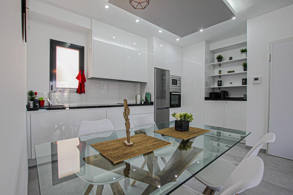 Dining area, kitchen