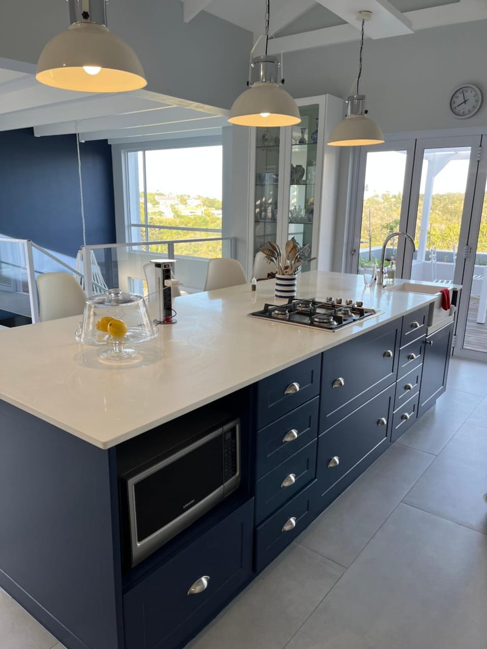 Kitchen or kitchenette, Dining area, stove