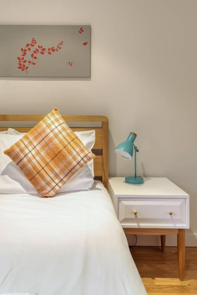 *Amazing Location!*In heart of the City. 2BR & Cot Apartment in Edinburgh
