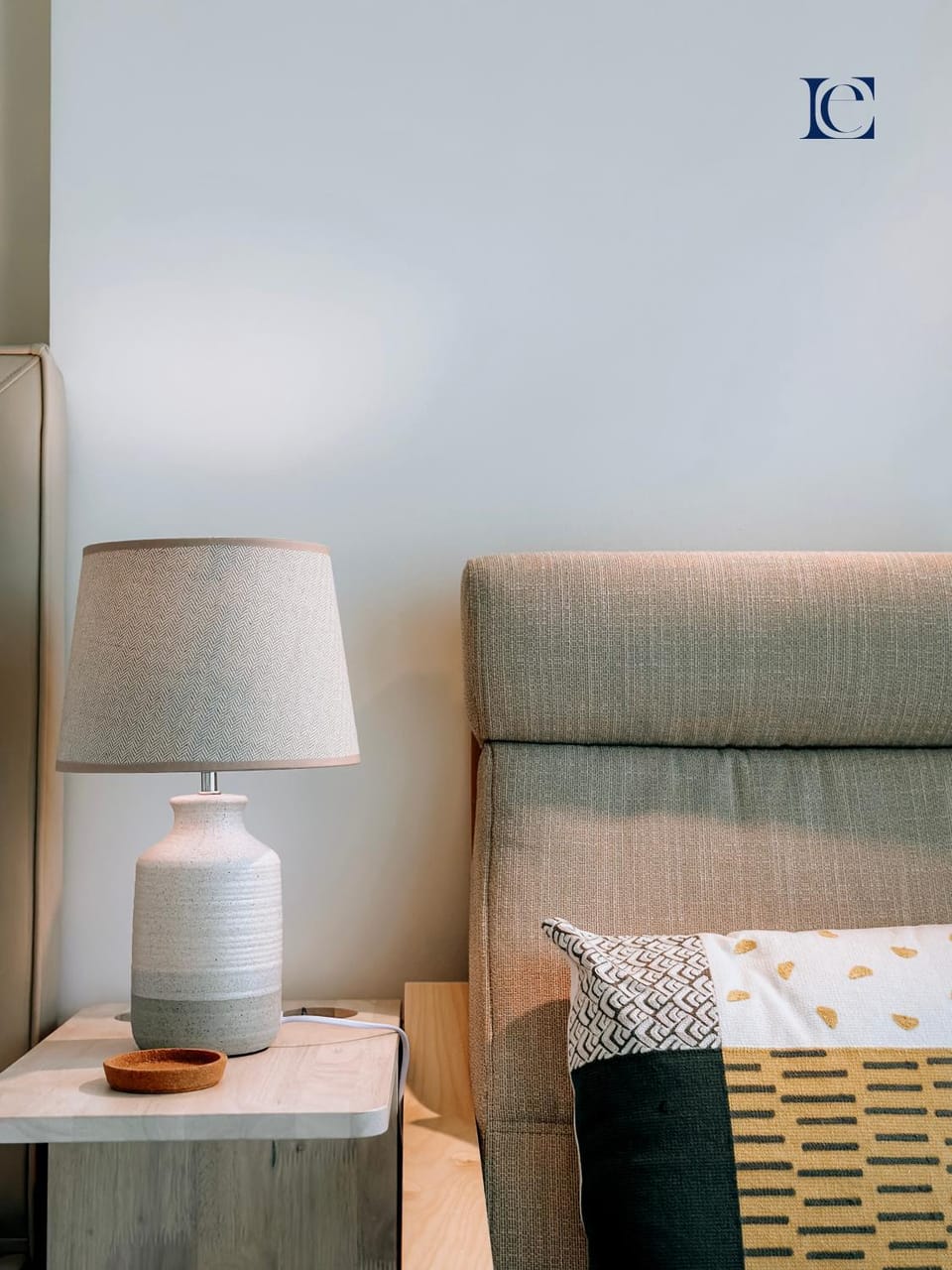 Bed, Living room, Photo of the whole room, Seating area, Bedroom