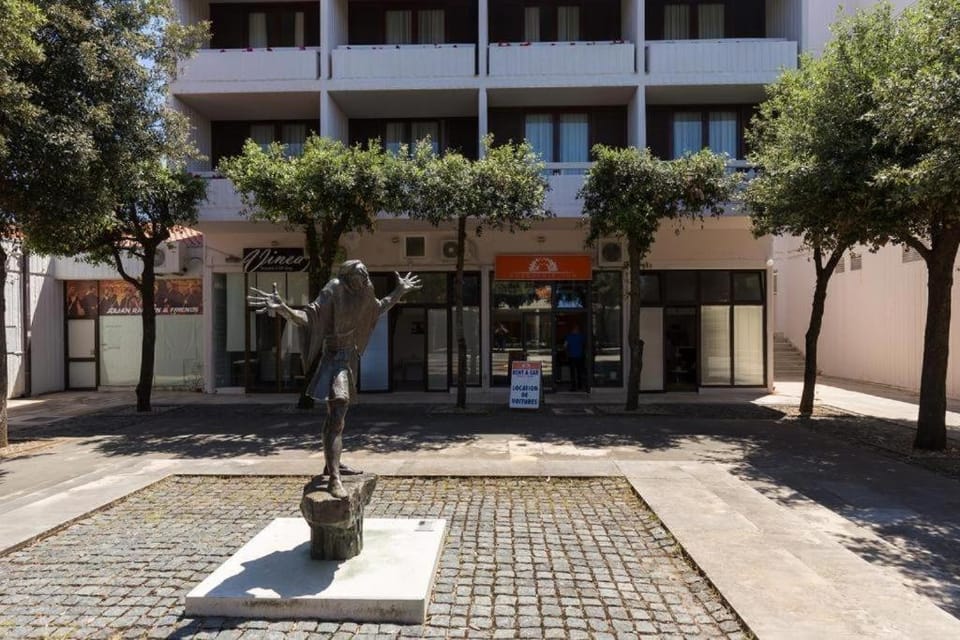 Property building, Day