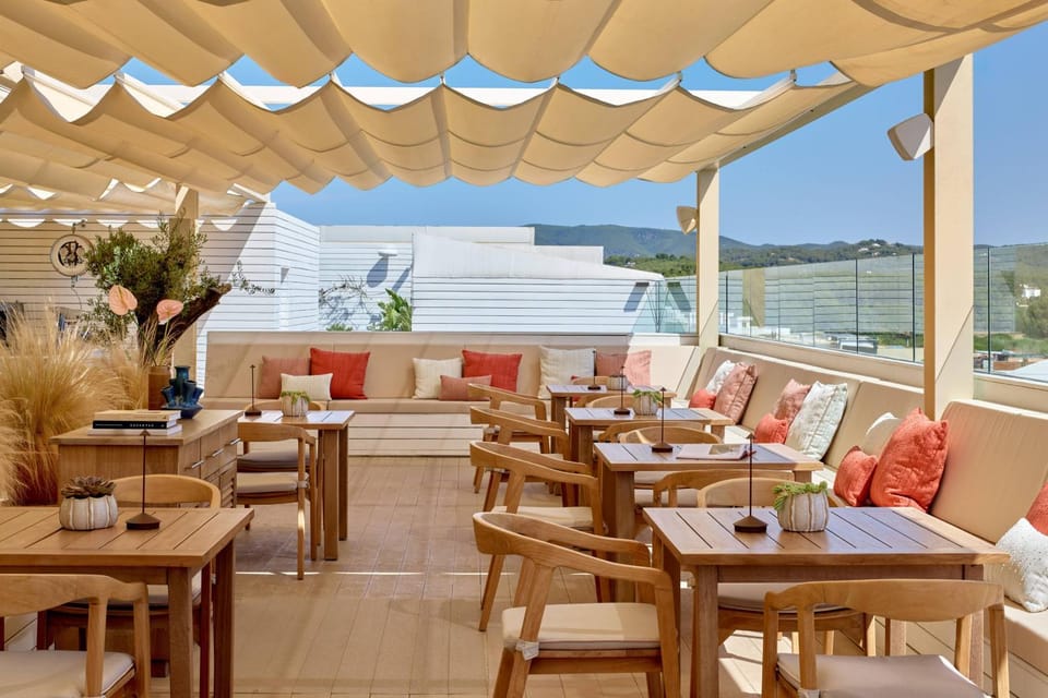 View (from property/room), Balcony/Terrace, Dining area