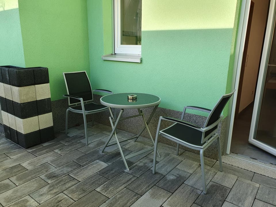 View (from property/room), Balcony/Terrace, Kitchen or kitchenette, Seating area