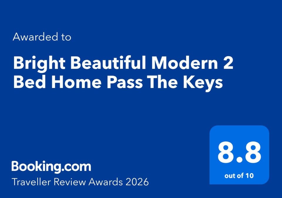 Bright Beautiful Modern 2 Bed Home Pass The Keys House in Cambridge