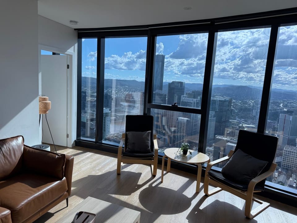 Amazing City &River views 60th level skytower 3 bedrooms&Free parking Apartment in Kangaroo Point