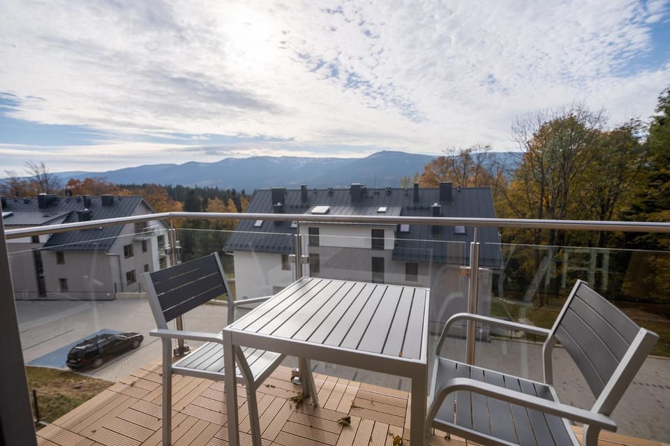 Balcony/Terrace, Mountain view