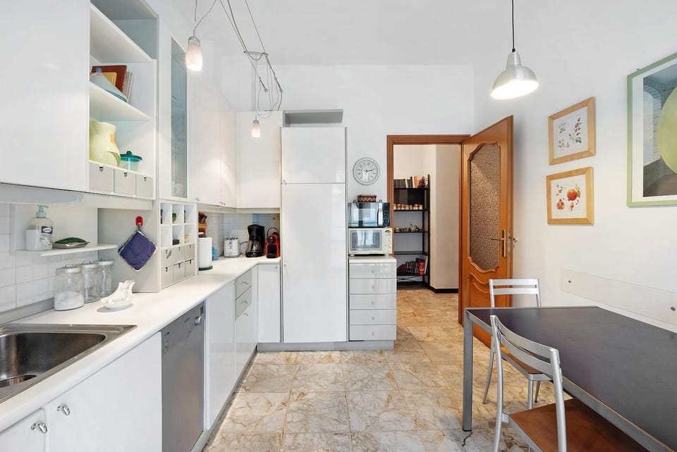 Kitchen or kitchenette, Living room