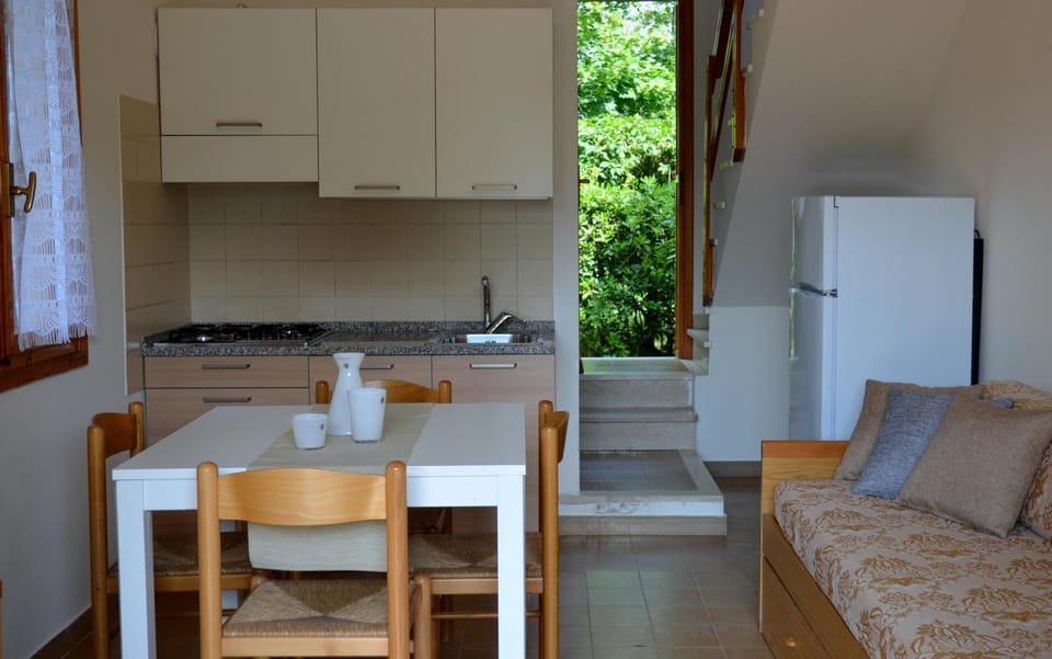 Kitchen or kitchenette, Living room
