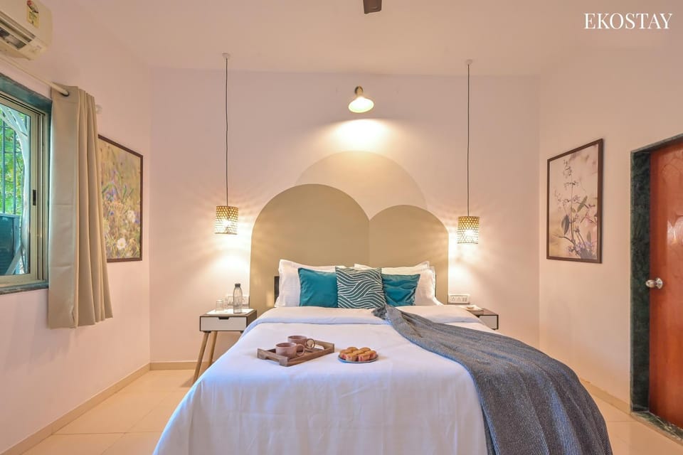 Bed, Photo of the whole room, Bedroom, towels, wardrobe