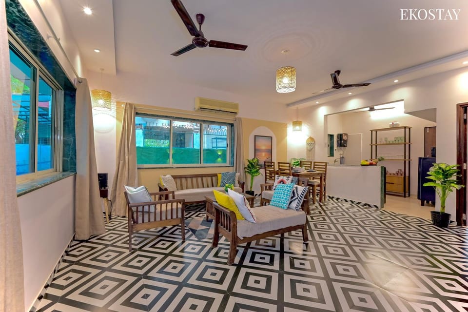 Living room, Seating area, Dining area, air conditioner
