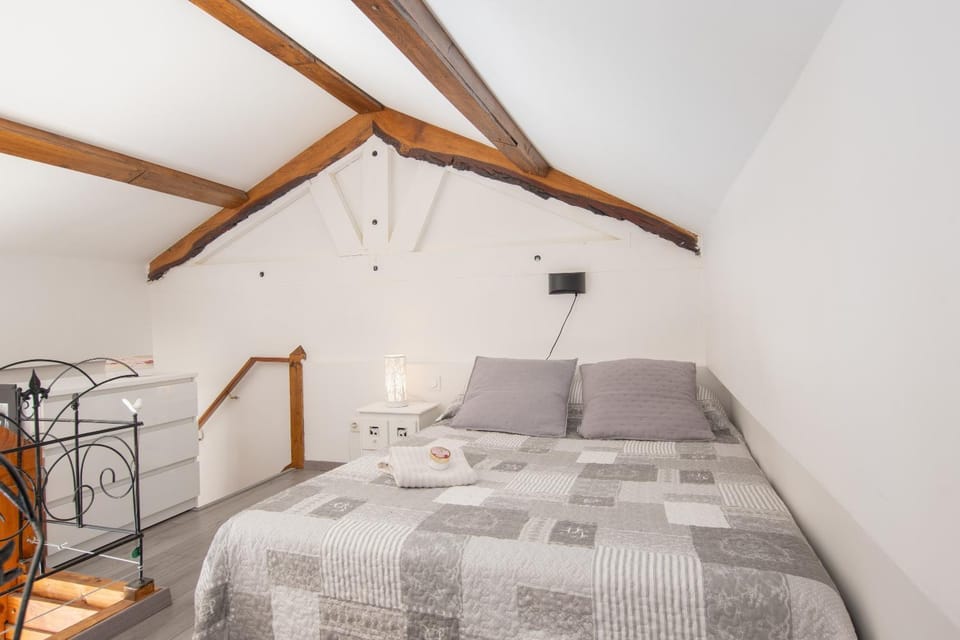 Property building, Living room, Bedroom