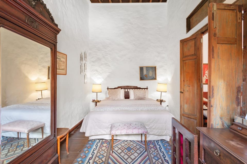 Property building, Living room, Bedroom