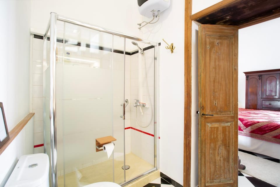 Bathroom, Living room