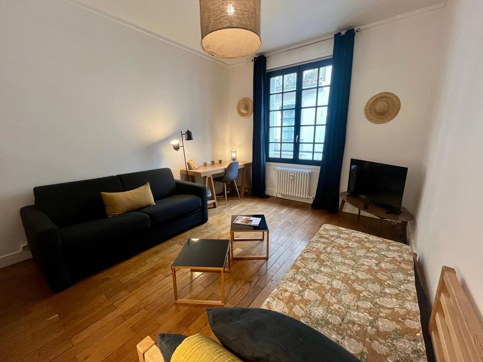 HYPER CENTRE 4 RUE EMILE ZOLA BELLECOUR JACOBINS CELESTINS Wifi ASCENSEUR Apartment in Lyon