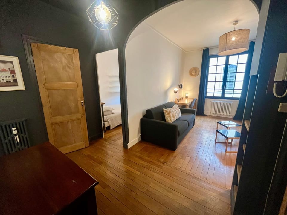 HYPER CENTRE 4 RUE EMILE ZOLA BELLECOUR JACOBINS CELESTINS Wifi ASCENSEUR Apartment in Lyon