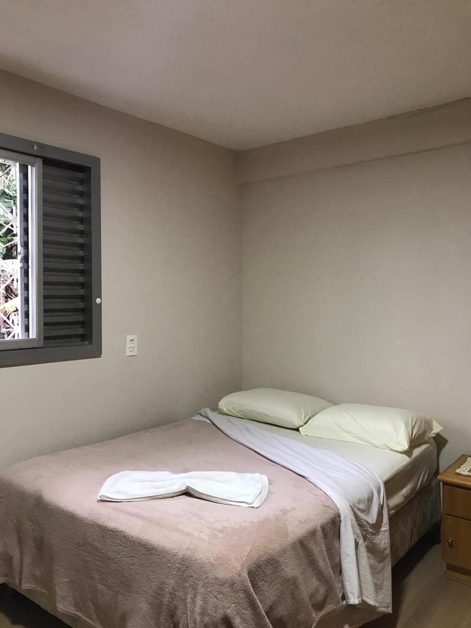Bed, Photo of the whole room, towels