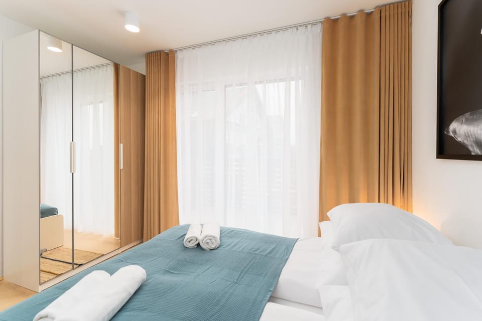 Photo of the whole room, Bedroom, towels, wardrobe