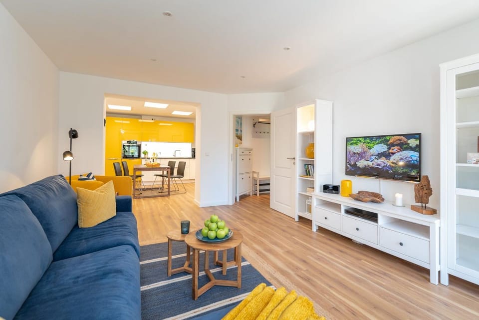 TV and multimedia, Kitchen or kitchenette, Living room