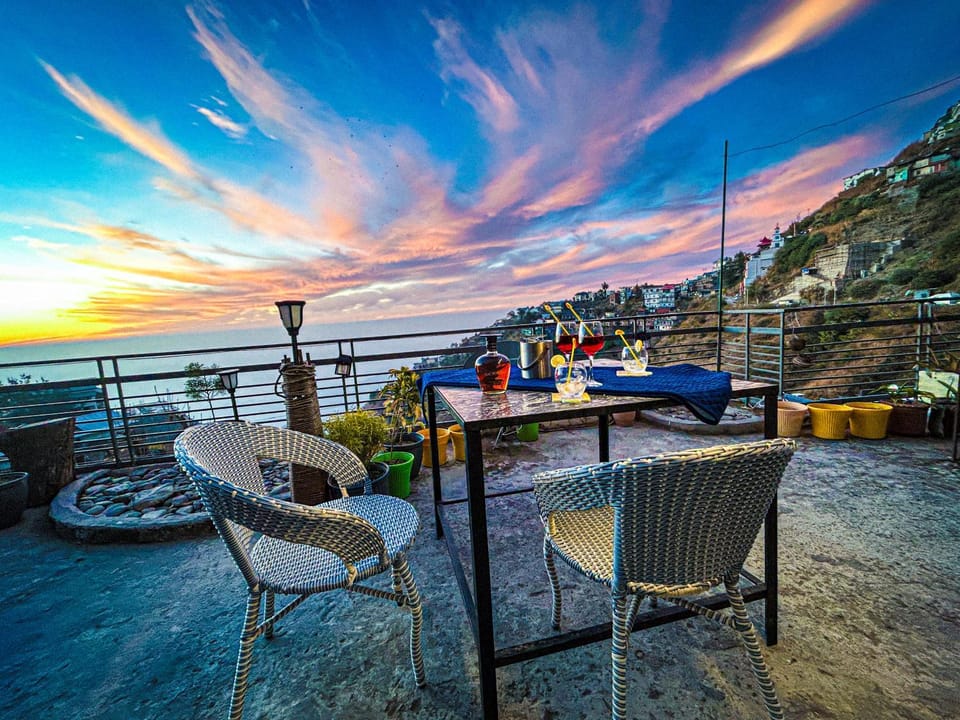 Day, Natural landscape, Balcony/Terrace, Seating area, Dining area, Mountain view, Sunset