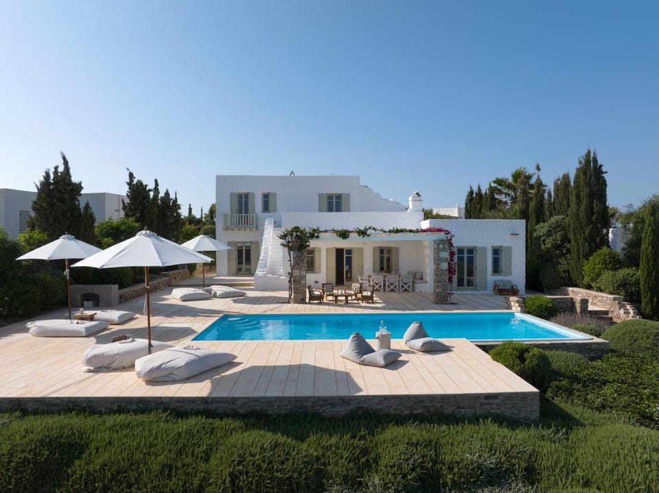 Property building, BBQ facilities, Garden, Balcony/Terrace, Swimming pool, sunbed