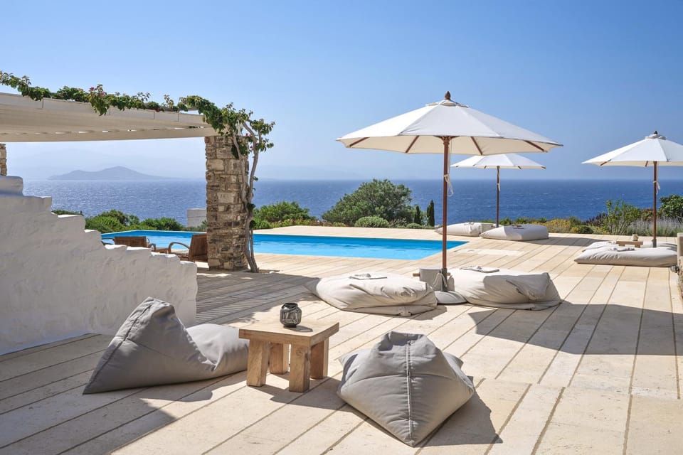 Sea view, Swimming pool, sunbed