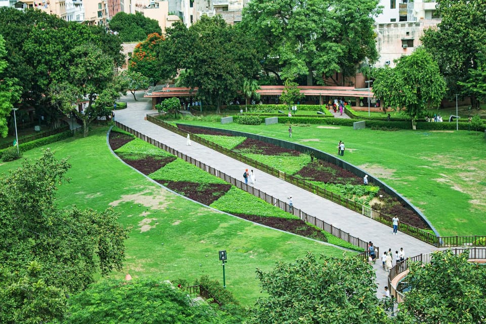 Nearby landmark, Neighbourhood, Garden view