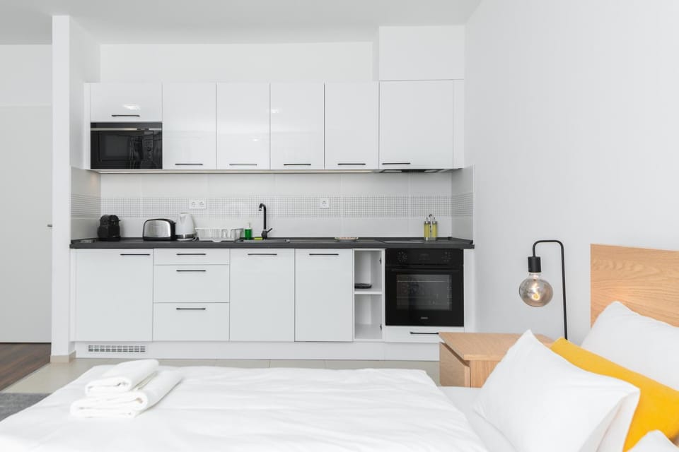 Bed, Coffee/tea facilities, Kitchen or kitchenette, Bedroom, microwave, oven, stove, toaster