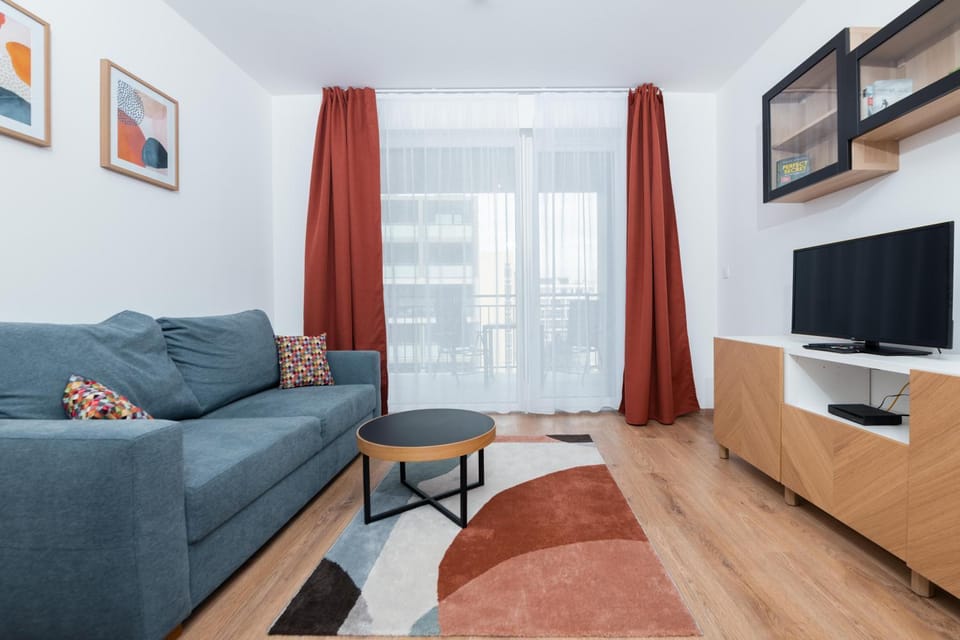 Communal lounge/ TV room, TV and multimedia, View (from property/room), Balcony/Terrace, Living room, Seating area, internet