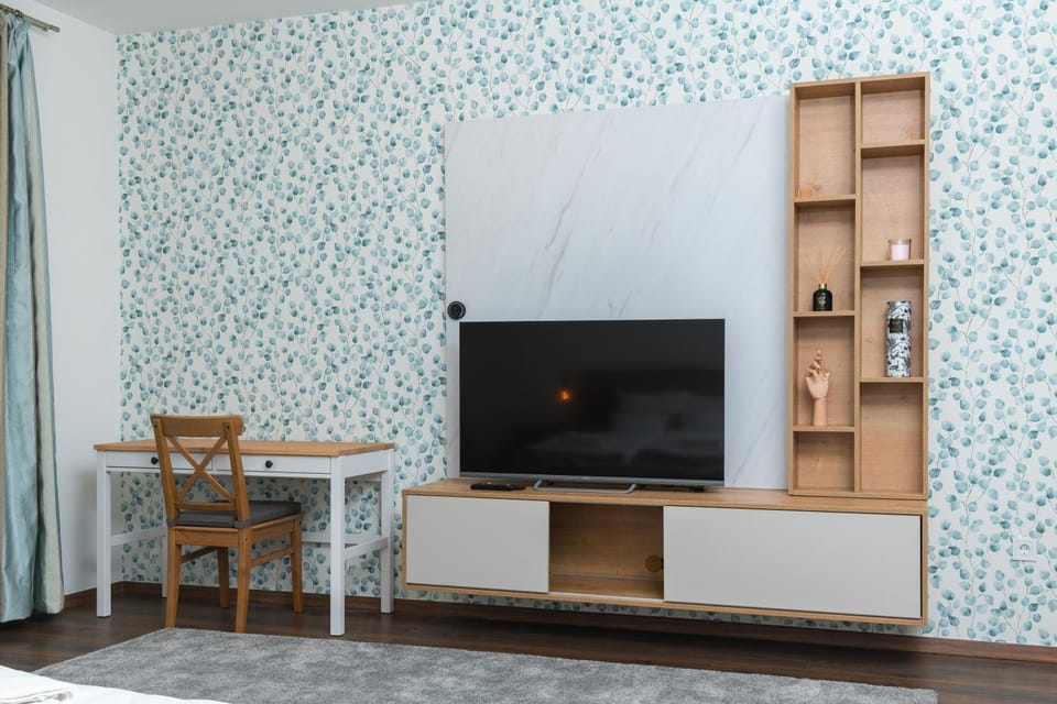 Communal lounge/ TV room, TV and multimedia, Seating area, internet