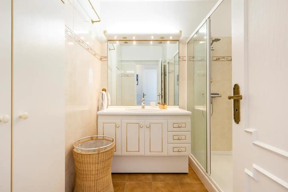 Shower, Bathroom