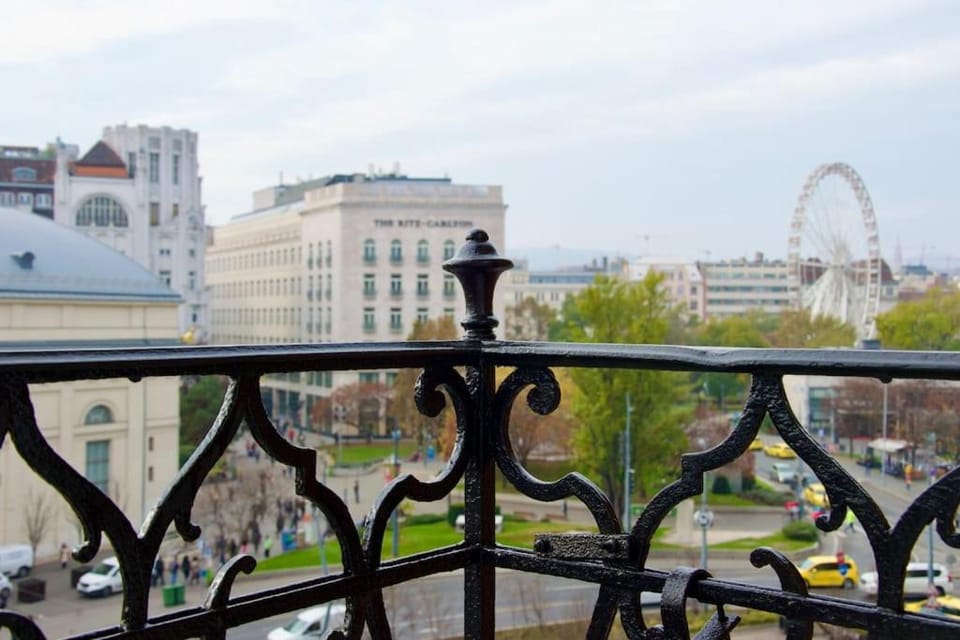 Premium Apartment by Hi - Central 2 BR - best view Apartment in Budapest