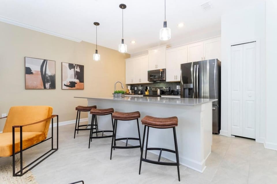 Seating area, kitchen