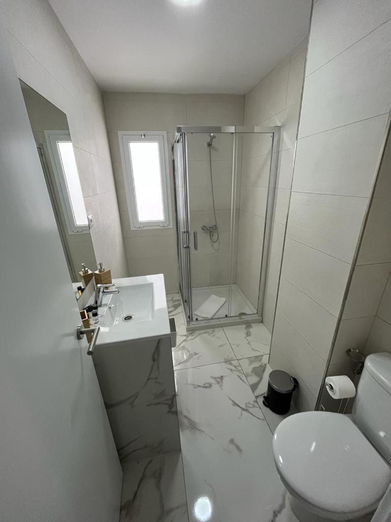 Shower, Bathroom, towels