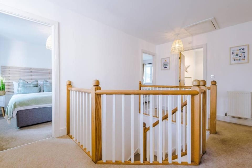 Luxurious Cosy 4BR Home Cheshire House in Wales