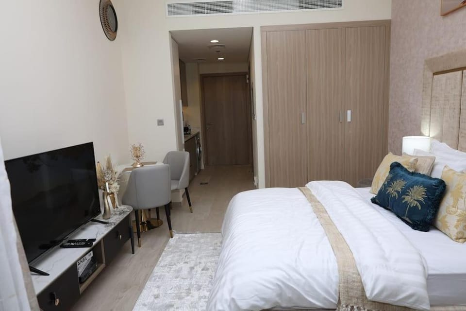 Superb Studio by The Creek view Apartment in Dubai