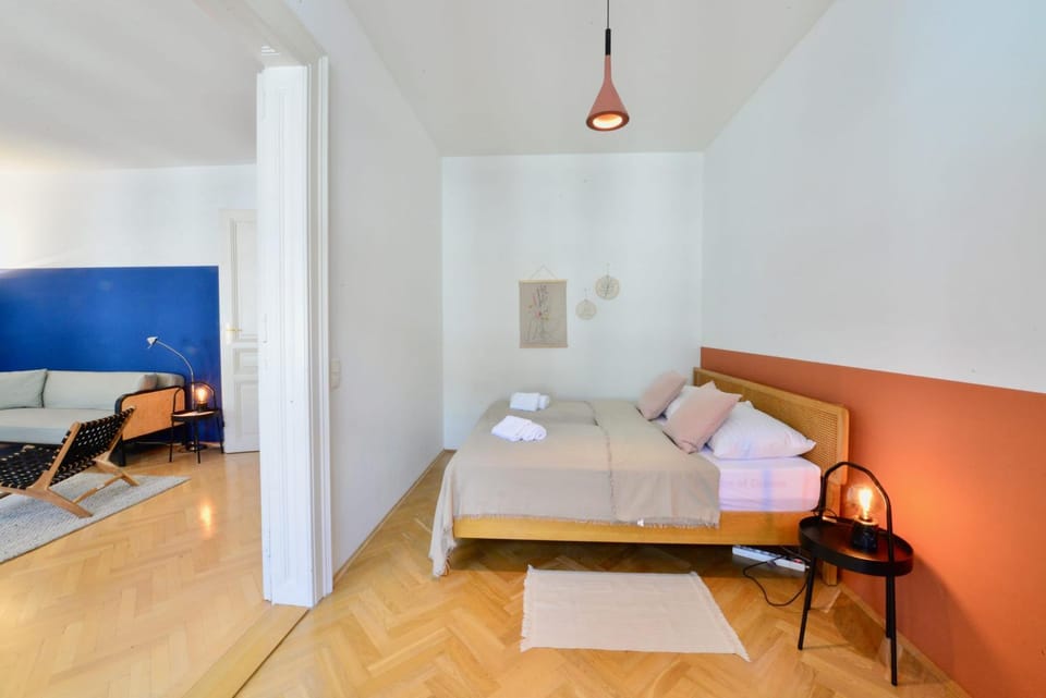 Bed, Living room, Photo of the whole room, Seating area, Bedroom, towels