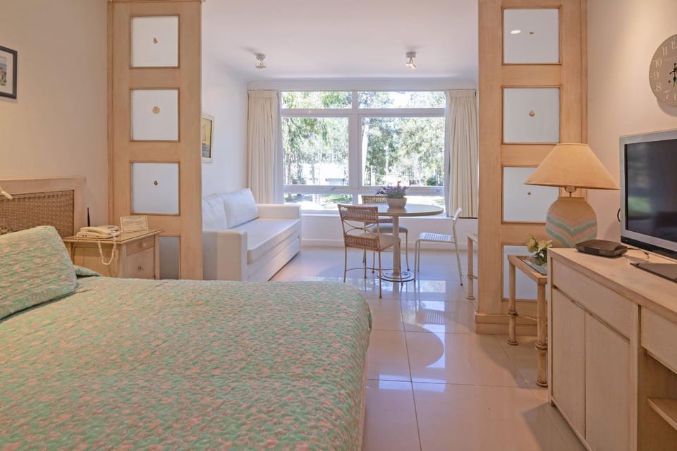 Bed, Living room