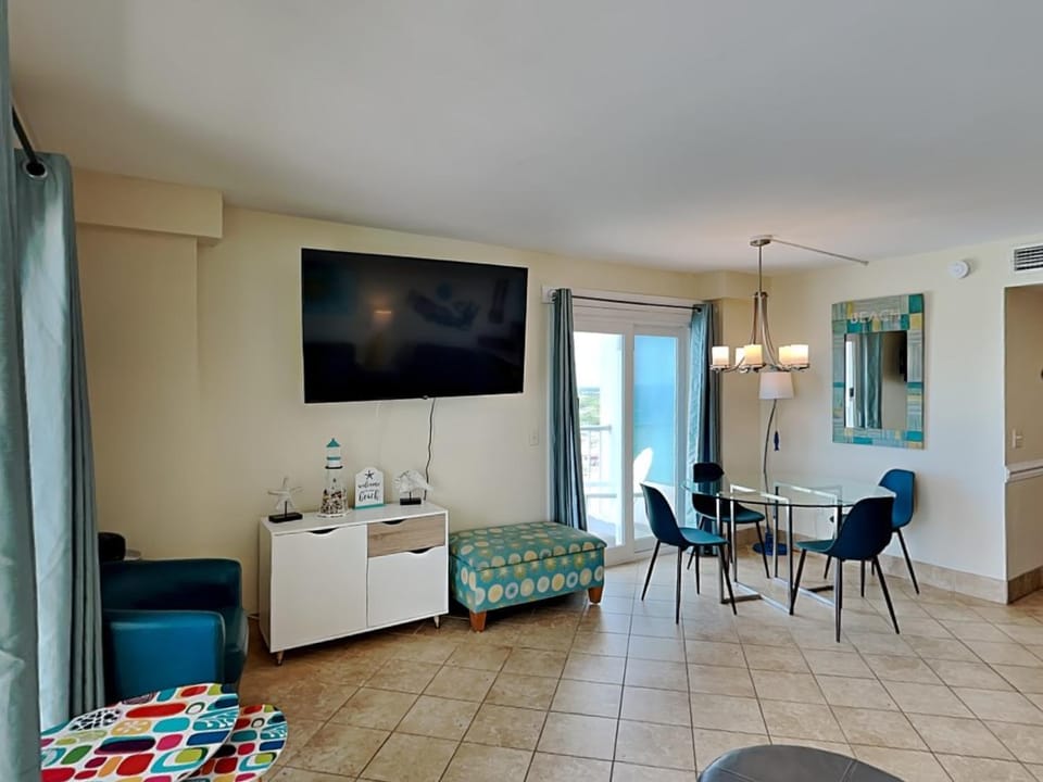TV and multimedia, Balcony/Terrace, Living room, Seating area, Dining area, Sea view, furniture