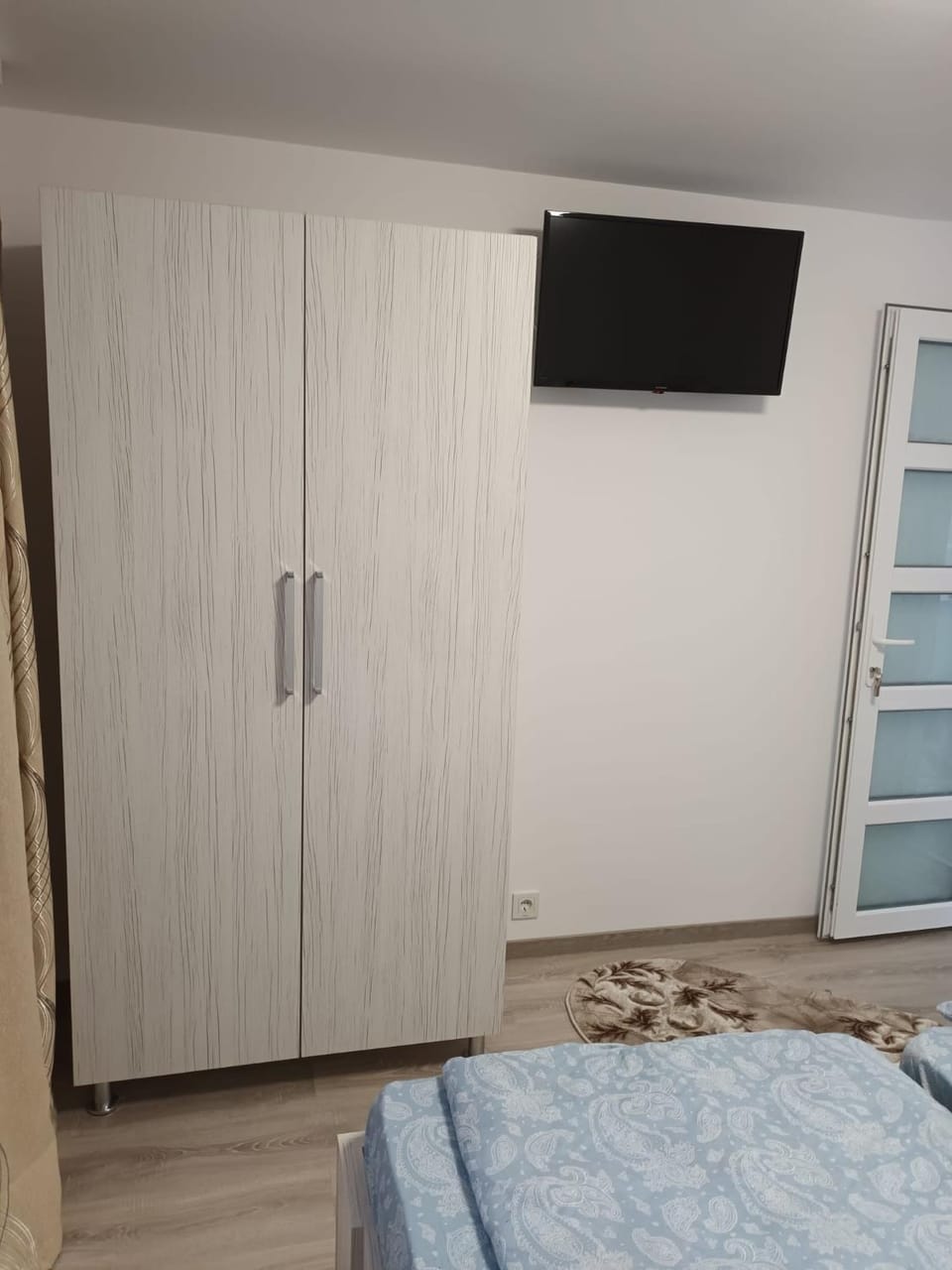 Bed, TV and multimedia, Photo of the whole room, Bedroom, wardrobe