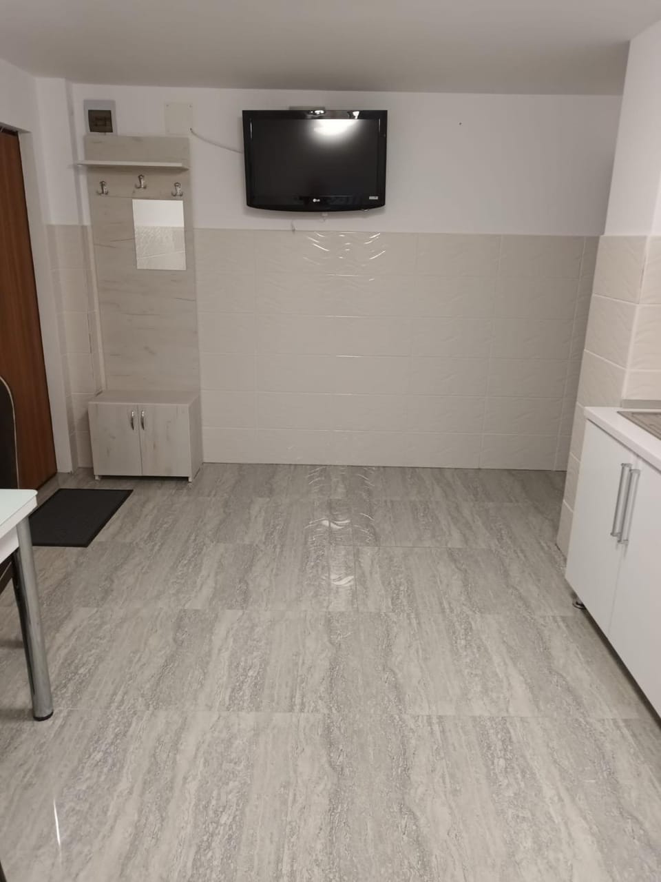 TV and multimedia, Kitchen or kitchenette, wardrobe