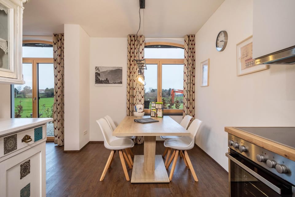 Property building, Kitchen or kitchenette, Living room