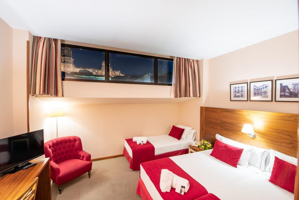 Photo of the whole room, Decorative detail, City view