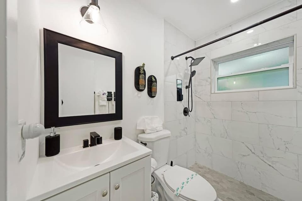 Peaceful retreat by Dream Vacation Apartment in Dania Beach