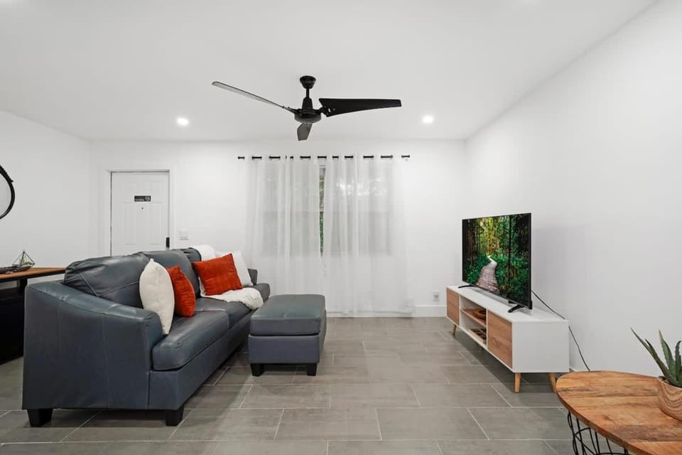 Peaceful retreat by Dream Vacation Apartment in Dania Beach