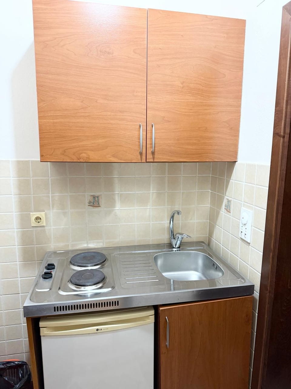 Kitchen or kitchenette, stove
