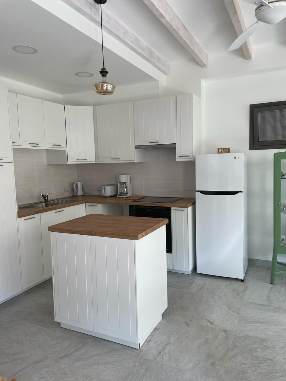 Kitchen or kitchenette, pet friendly, stove